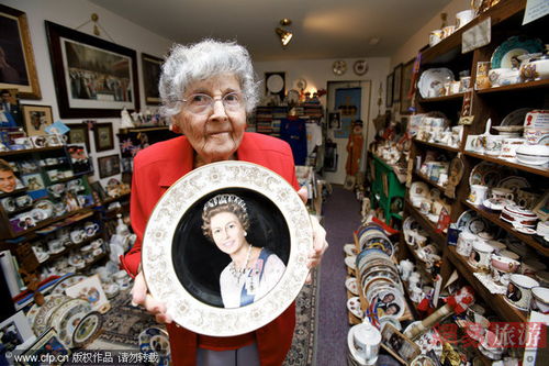 粉丝展示收藏的周边纪念品