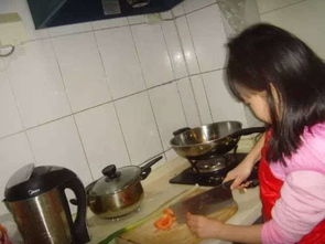 杭州女子上门做饭日接6单，月薪近2万引热议！她这样回应质疑