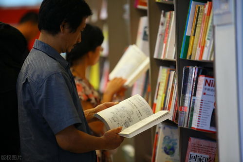 段小芸在墉城堂写作