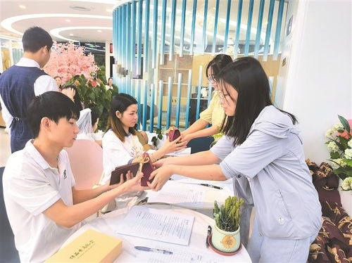 民政局举办集体婚礼仪式