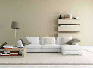 母女俩在客厅沙发上开心聊天的画面