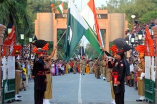 印巴边境和平祈祷人群