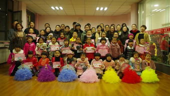 孩子们领奖时合影