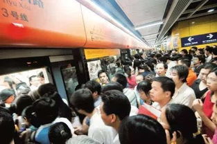 地铁站内人群流动与乘客互动场景