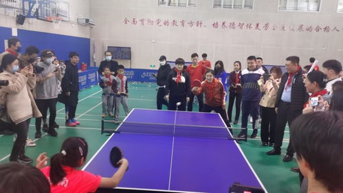 陈梦与小朋友互动