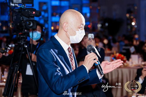 葛优在颁奖典礼上的照片