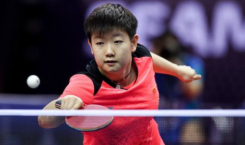 孙颖莎登上ELLE开年刊封面瞬间