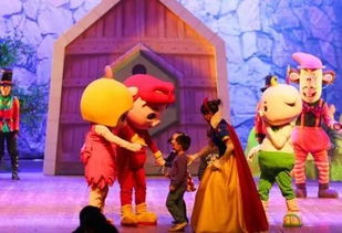 熊孩子们在舞台上互动