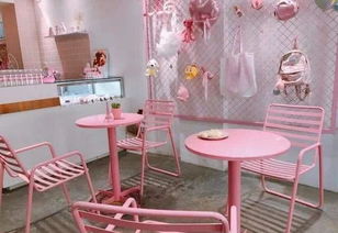 女子走进咖啡馆<h2 id=