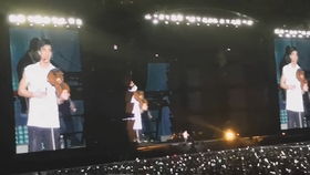 李嘉诚现身五月天演唱会？富豪与摇滚的奇妙交集，真相令人意外！