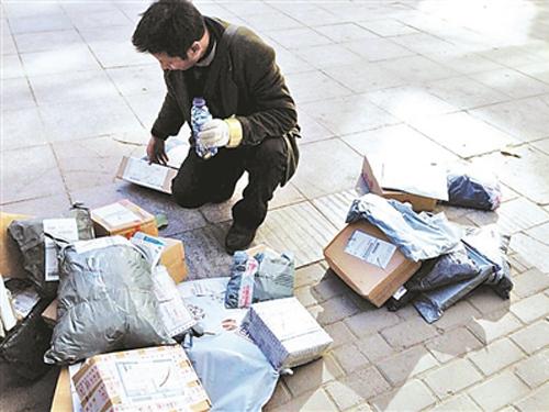 快递员保障困局：专项行动下，为何企业集体沉默？