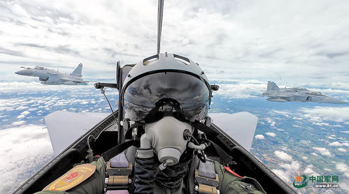 中国空军歼-10C编队飞行