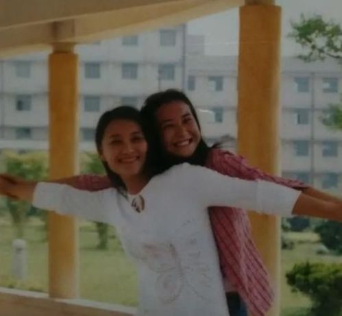 贾玲差点跌入大水缸的搞笑场景