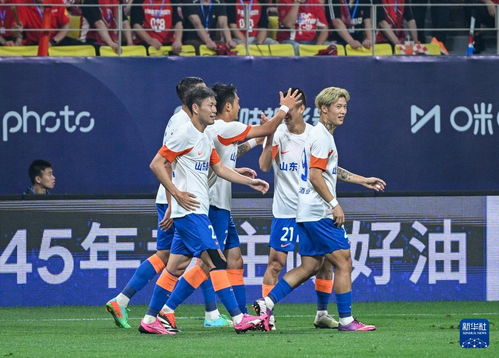 中超：泰山4-2浙江迎近五轮首胜，克雷桑梅开二度点燃全场激情