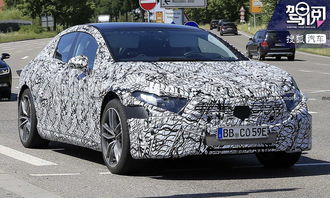 奔驰三叉星与奥迪四环标志对比图