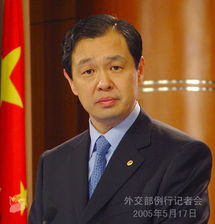 印度外交官在记者会上发言