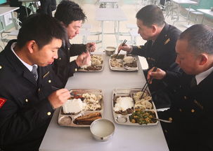 餐桌上一碗热气腾腾的家常菜