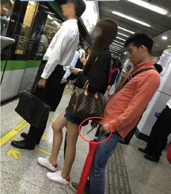 聋哑司机偷拍女乘客并配低俗文字，滴滴回应引发热议