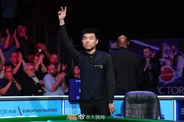 赵心童击败奥沙利文庆祝瞬间