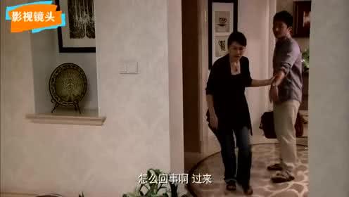 军人母亲在家等待儿子归来