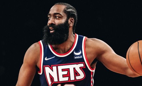 爱德华兹突破上篮得分