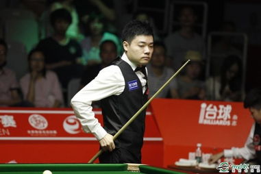 丁俊晖与赵心童握手合影