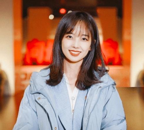 韦雪素颜照 自然状态下的她