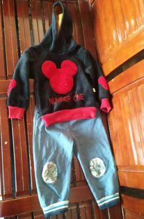 男童失踪时穿着特征模拟图