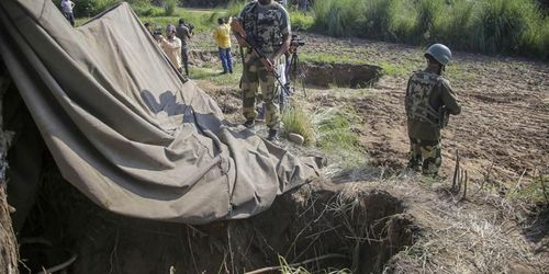 印巴边境农田与河流<p>此外，长期的军事对峙也会消耗大量资源，这对两国来说都不是明智之举。</p><p style=