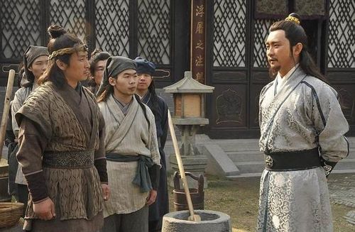 宋江带领众好汉接受招安