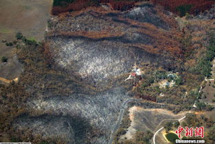 航拍视角下的干旱农田