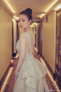 倪冰在电影节红毯上的帅气造型