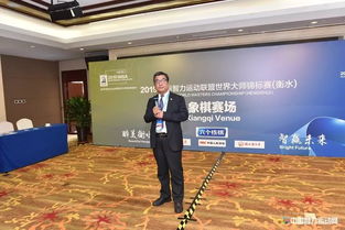 曹岩磊接受颁奖