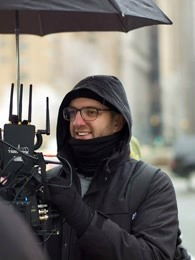 导演格兰特·斯布托尔工作照