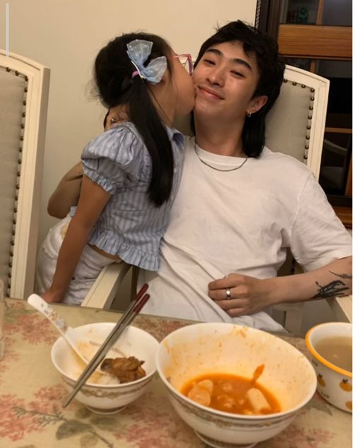 伊能静和儿子恩利温馨互动