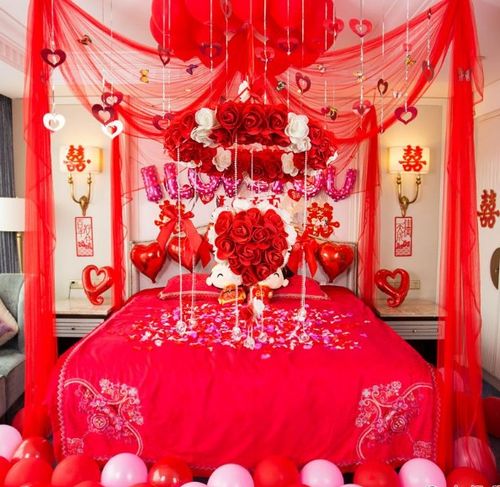 婚礼现场布置精美但突发火灾