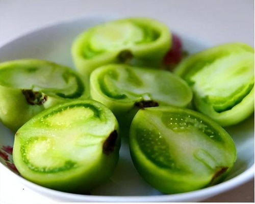 腌菜中毒男子嘴唇发紫就医场景