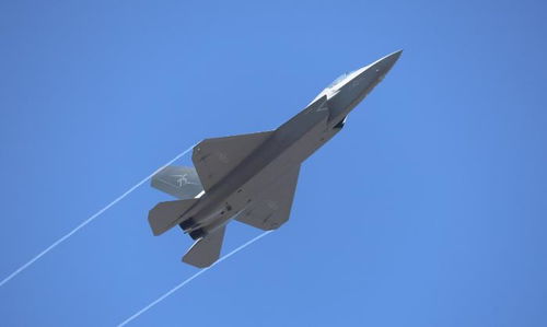 美媒称歼-35A给美军敲响警钟，中国空军实力不容小觑