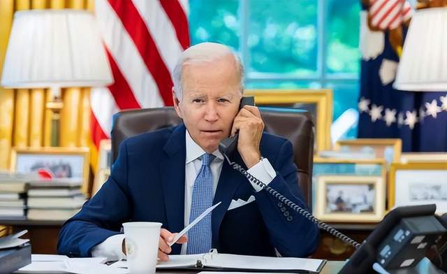 中美领导人通话场景图片