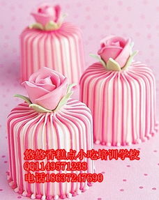 粉色玫瑰与小蛋糕