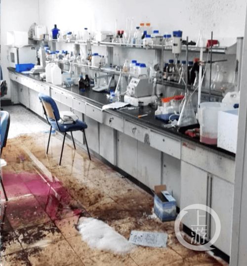 学生在实验室专注打磨金属样品<h2 id=