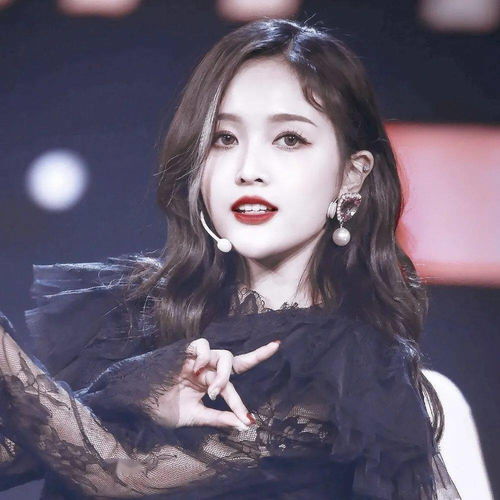 吴宣仪在舞台表演中落泪