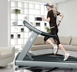 一个人在跑步机上跑步<h2 id=