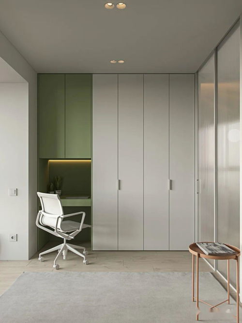 整理后的极简衣柜