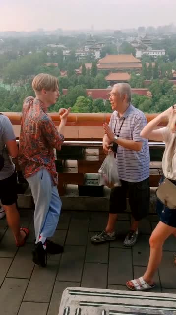 朱大爷参与灾后重建工作的老照片