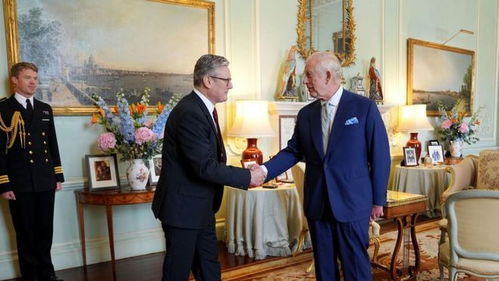 突发！英国首相斯塔默住所起火，民众震惊热议