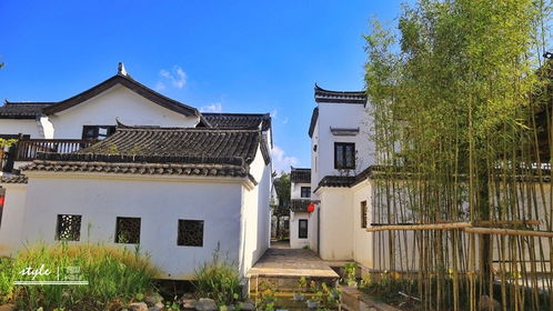 一栋隐蔽的别墅外观