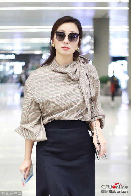 穿西装的“孩子”：一场关于尊重与成长的家庭实验