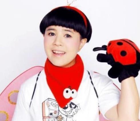 金龟子女儿30天带货销售额超千万，网友：原来这才是‘童星’的正确打开方式！