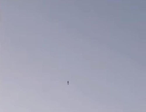 美国疑出现可变形UFO盘旋15分钟？网友炸锅，真相扑朔迷离